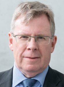 Mein Name ist Roland Falder. Ich bin Fachanwalt für Arbeitsrecht und habe mich in mehr als dreißig Jahren mit den Themen Entsendung und Auswanderung sowie ESG Compliance (EUDR) beschäftigt. 
